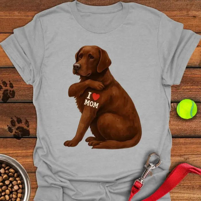 Chocolate Labrador I Love Mom T-Shirt Mother's Day Gifts For Chocolate Lab Lovers