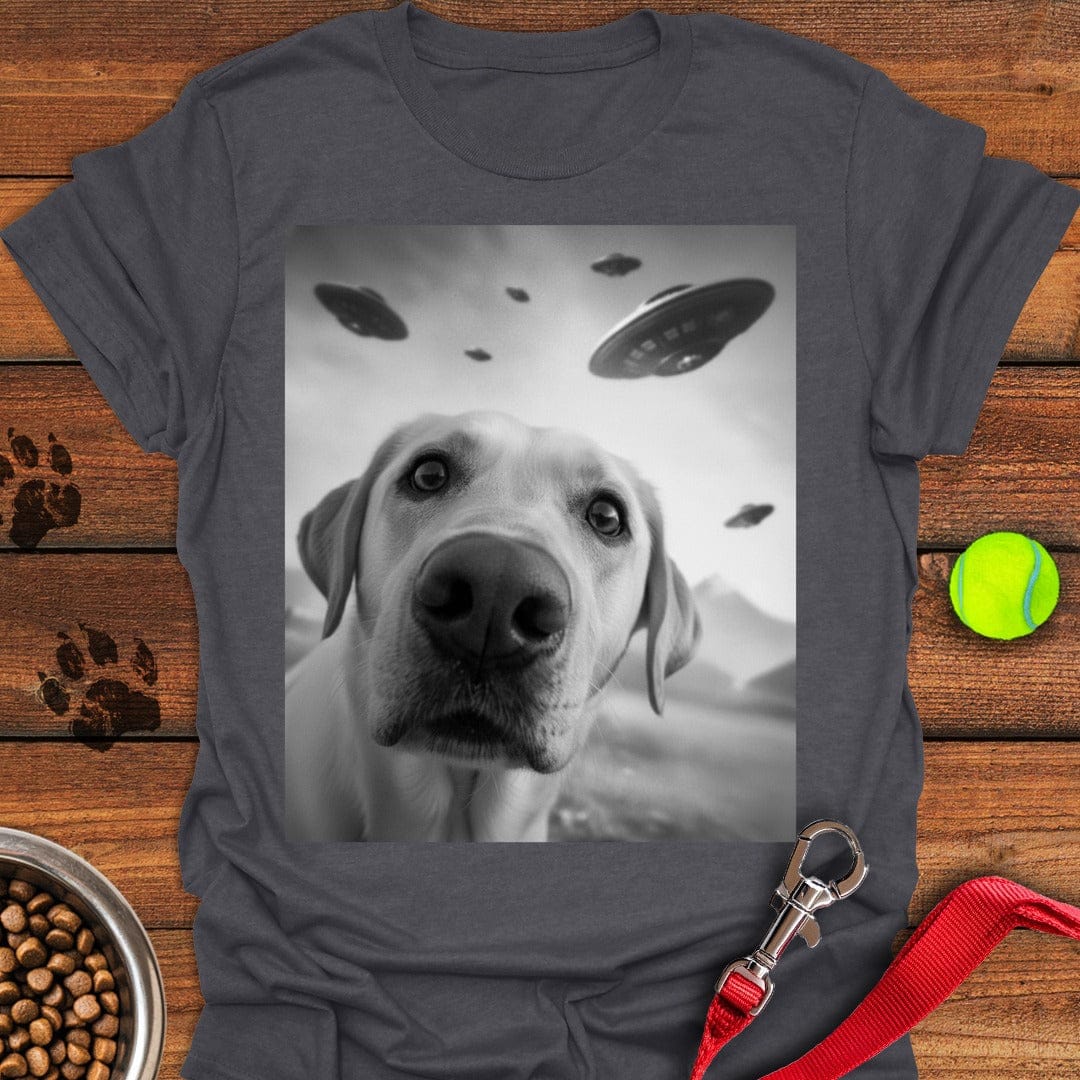 Yellow Lab UFO Selfie T-Shirt Adorable Dog Clothing Present Ideas For Animal Lovers
