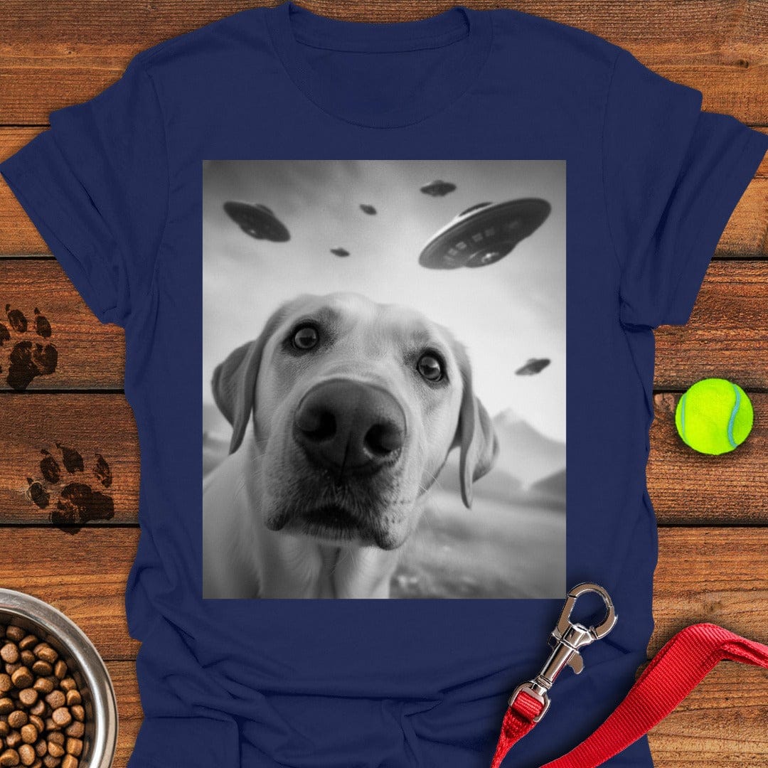Yellow Lab UFO Selfie T-Shirt Adorable Dog Clothing Present Ideas For Animal Lovers