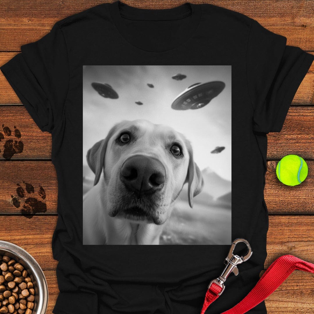 Yellow Lab UFO Selfie T-Shirt Adorable Dog Clothing Present Ideas For Animal Lovers