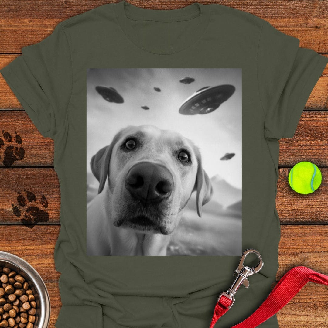 Yellow Lab UFO Selfie T-Shirt Adorable Dog Clothing Present Ideas For Animal Lovers